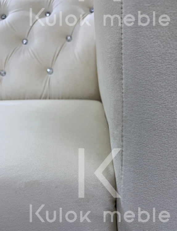 Amor Velvet Ecru - Styl i Komfort w Designerskiej Sofie Chester Lux z Pikowanym Oparciem
