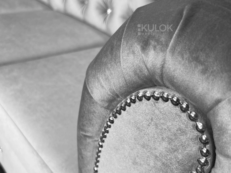 Luksus w Detalu - Sofa Chesterfield Silver