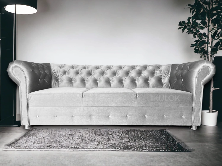 Sofa Chesterfield Silver z Pikowaniem Opiarcia i Kryształkami diemenickmai w Wyjątkowej Tkaninie Ikoo 19