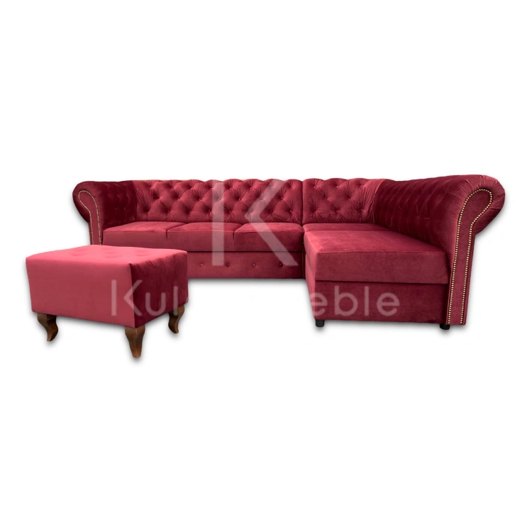Pikowany Narożnik Chesterfield z Funkcją Spania - Koralowy Glamour na Wysokim Poziomie w zestawie z pufą chesterfield.