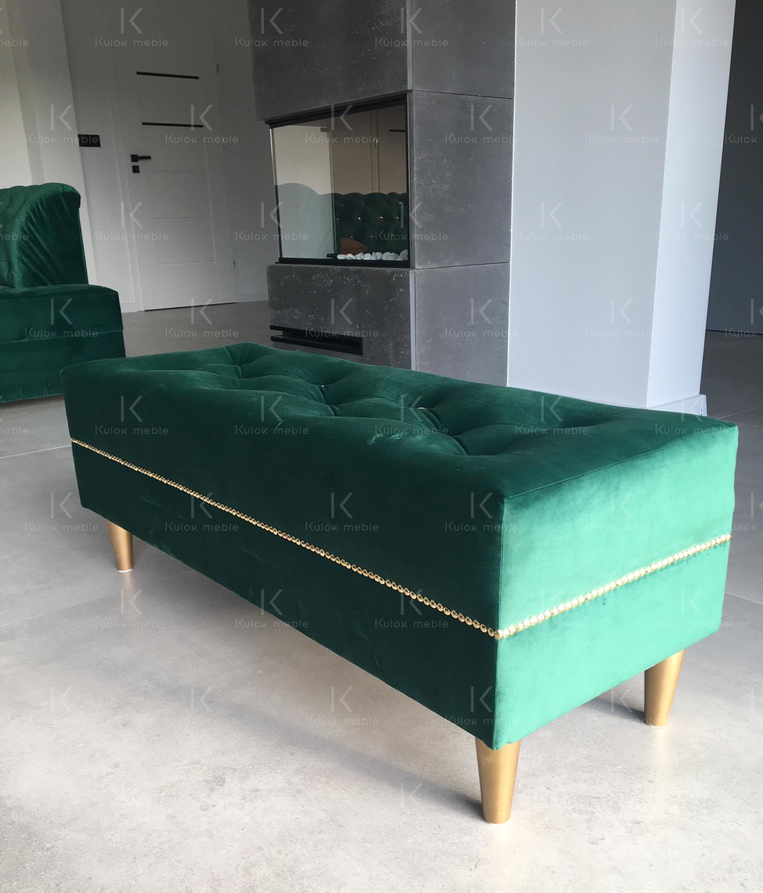 Pufa Chesterfield w Kolorze Boho Zieleni Magic Velvet 2225 z Złotymi dodatkami